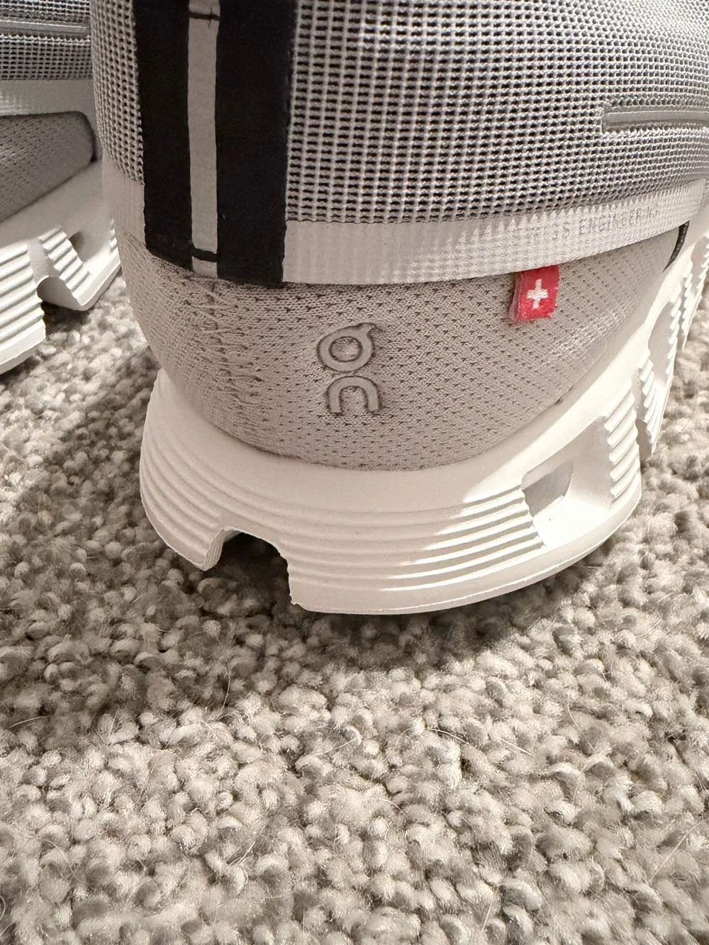On Running breathable gray